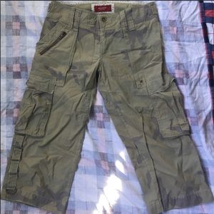 Hollister Capris Camo Color Cargo Women’s